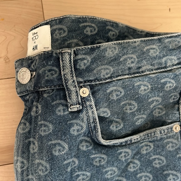 Men’s H&M Disney 100yr Anniversary Jeans 34/32 - Picture 3 of 3